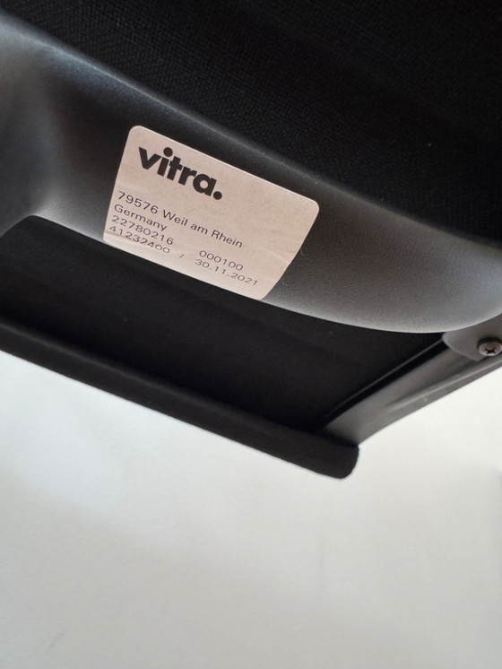 Image 1 of Vitra - Aluminum Chairs EA 104 - rotatable