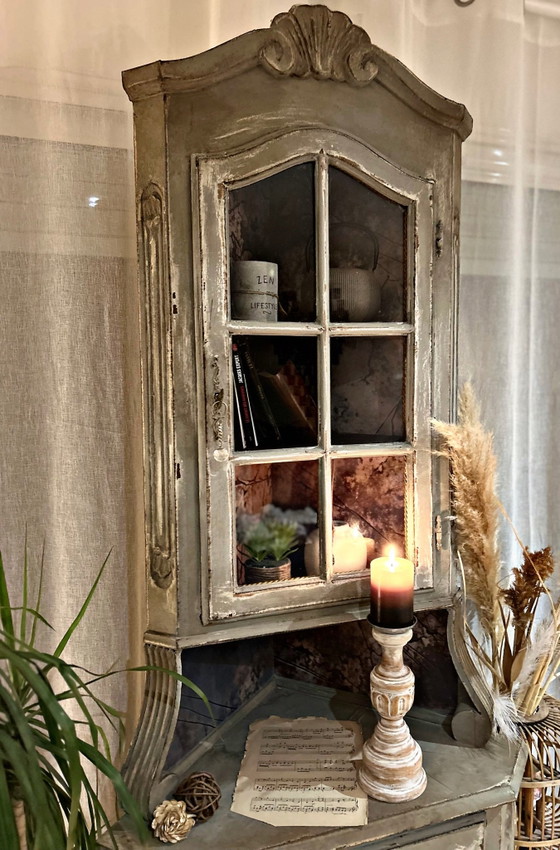 Mobile angolare antico patinato grigio-verde, Fascino bohémien e vintage, Vetrine, Legno (foto 7 di 15)
