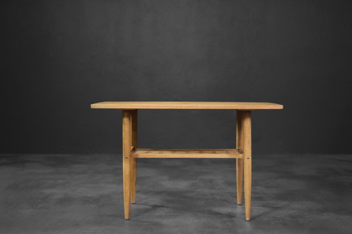Table basse scandinave vintage en bois de cerisier avec étagère tissée, Mid Century Modern, 1960s