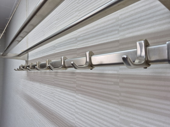 Image 1 of Aluminium Kapstok: Vintage Wandkapstok Met Legplank