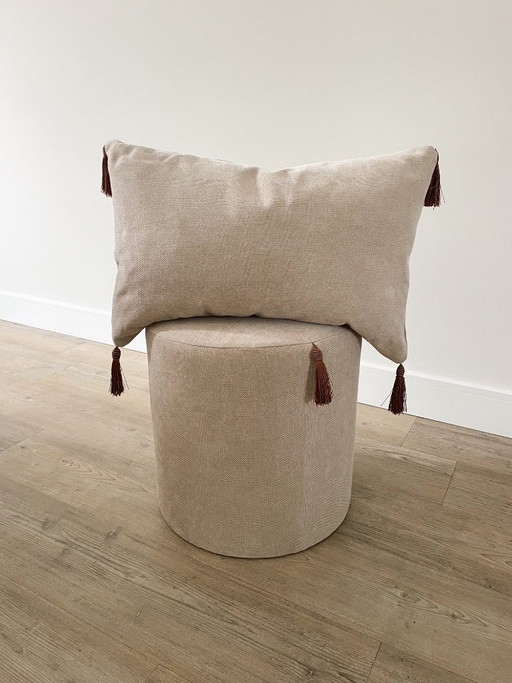 Decorative cushion | handmade | beige | with tassels
