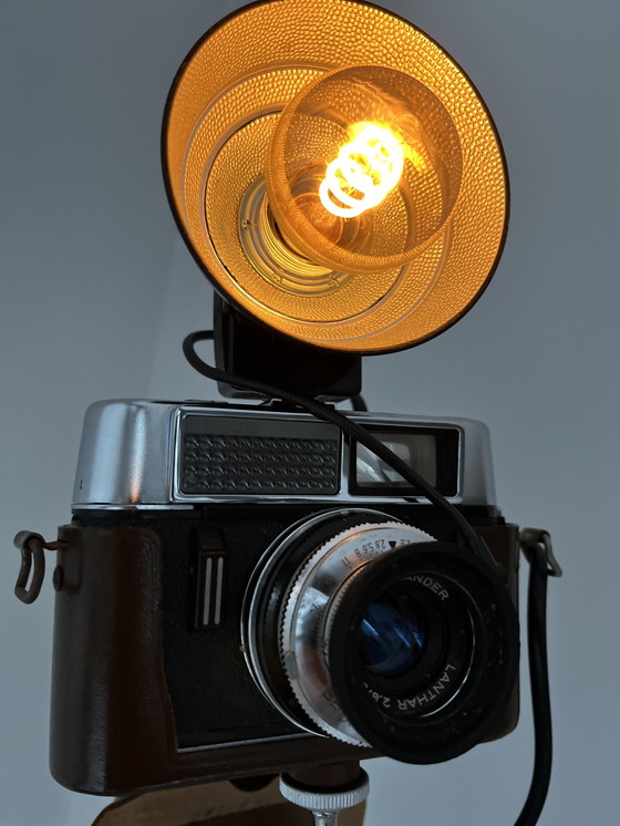 Image 1 of Unieke lamp gemaakt van retro Voigtländer camera 