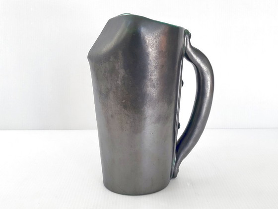 Image 1 of Karaf en 6 vintage glazen uit de jaren 60, zwart parelmoer keramiek met metallic look, gesigneerd.