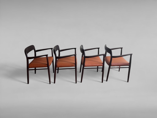 Chaises danoises avec accoudoirs Modèle 56 Par Niels O. Møller, Lot de 4
