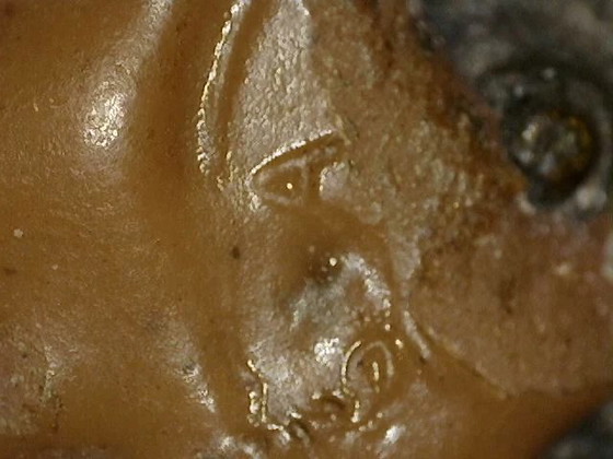 Buda chino sentado con rastros de dorado y marca de laca estampada, lote 190 – Esculturas, Bronze (photo 13 of 15)