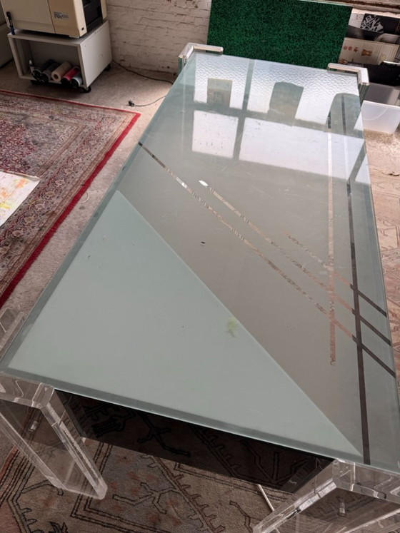 Image 1 of Plexiglas-Schreibtisch mit Glasplatte und Beleuchtung – Design der 90er Jahre
