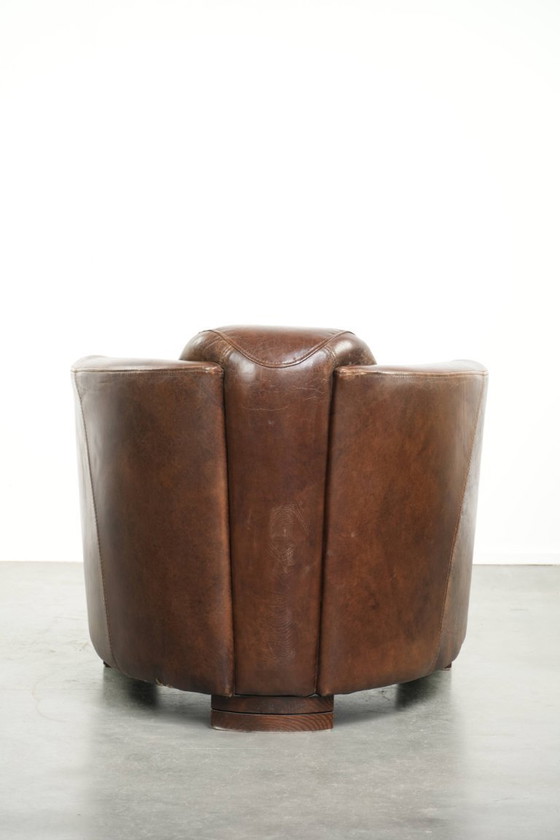 Image 1 of Karaktervolle en stoere donker cognac bruine rundleren Aviator design fauteuil/ armchair met een interessante vorm