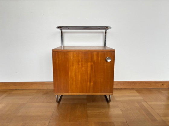 Image 1 of Funktionalistischer Nachttisch