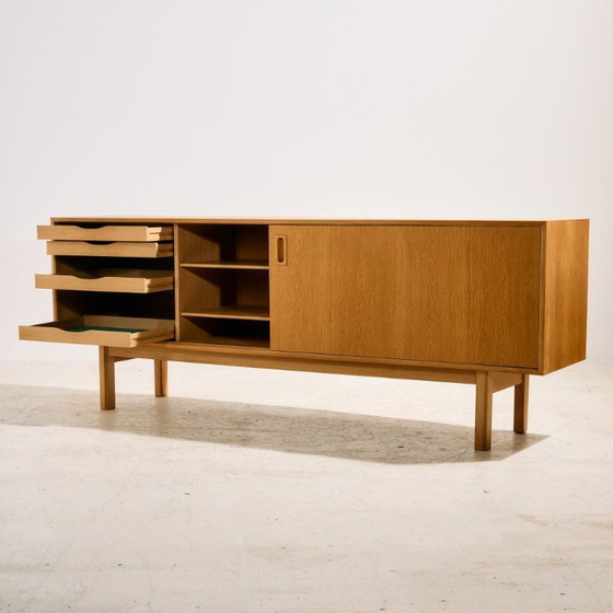 Image 1 of MK11146 Buffet en chêne Modèle 21 restauré par Gunni Omann pour Omann Jun Møbelfabrik