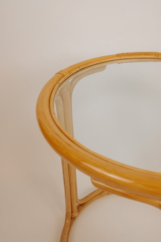 Image 1 of Table d'appoint ronde vintage en bambou et verre
