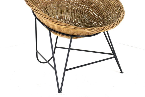 Image 1 of Poltrona con cesto in vimini nello stile di Matthieu Matégot