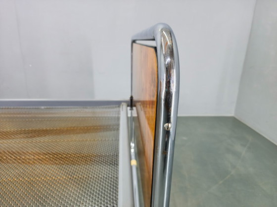 Image 1 of Bauhaus buisvormig stalen bed met walnotenhouten panelen, Tsjechoslowakije, jaren 1930