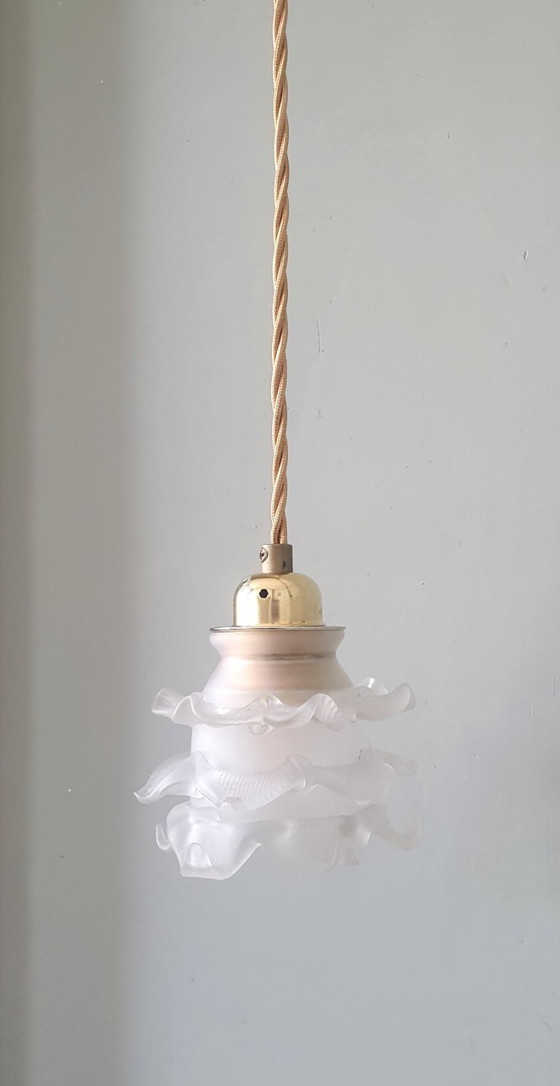 Image 1 of Antike Glas-Hängelampe. Tulpen- oder Rosenlampe aus mattiertem Glas.