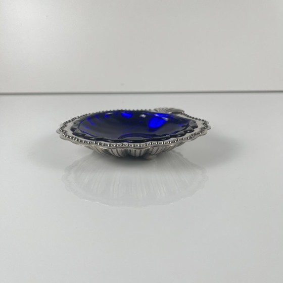 Image 1 of Trinket dish / Open butter dish in silver-colored metal with a seashell shape and blue glass insert, 1970