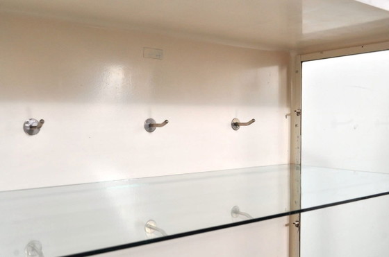 Vitrina/armario de boticario antiguo, 1979 – Glass, Metal (photo 6 of 8)