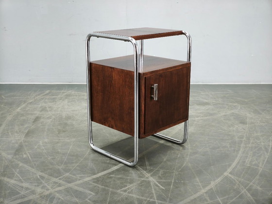 Image 1 of Table de chevet tubulaire en chêne et chrome de style Bauhaus, Tchécoslovaquie des années 1940
