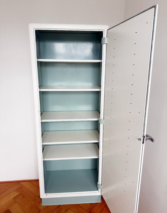 Image 1 of Armadio in acciaio 1950 di Maquet