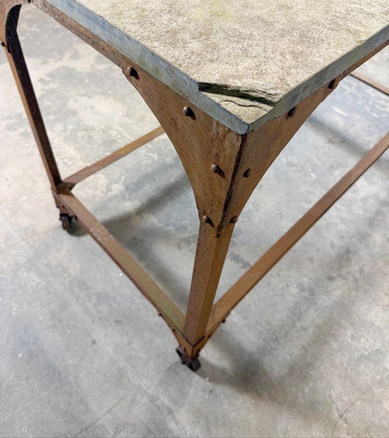 Image 1 of Tavolo industriale vintage con piano in pietra