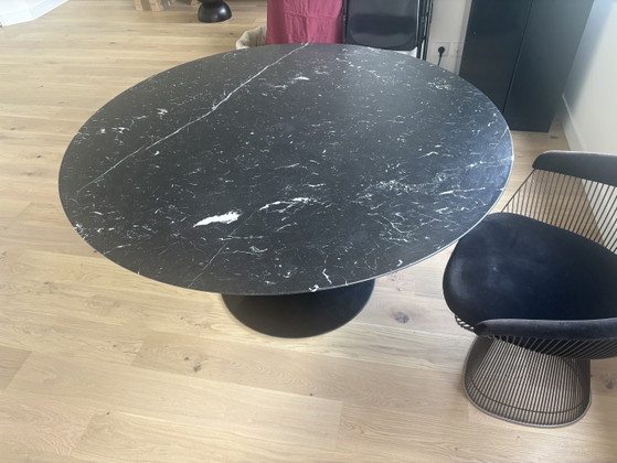 Knoll Saarinen Round Table Signed Black Marble – Aluminium (photo 3 of 6)