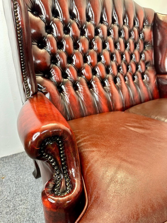 Canapé Chesterfield 2 places style Queen Anne Oxblood Red Angleterre, Canapés 2 places, Cuir, Rouge (photo 3 sur 11)