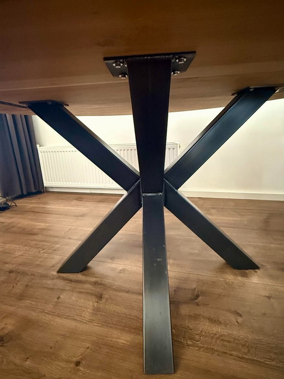 Image 1 of Table de salle à manger ronde en chêne avec piètement en matrice