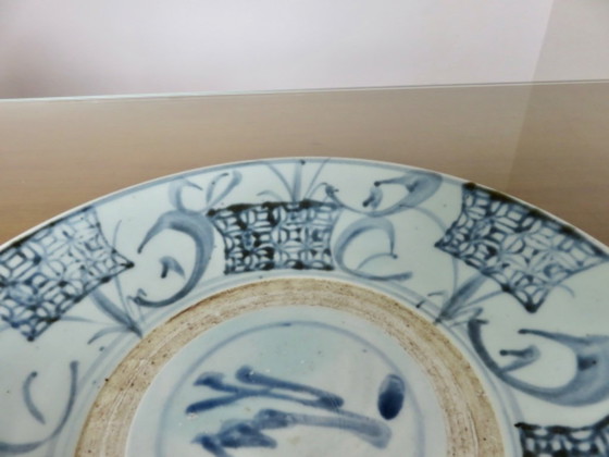 Image 1 of Ancien plat en porcelaine de Chine, dynastie Ming, Swatow, Zhangzhou, fin XVIIème