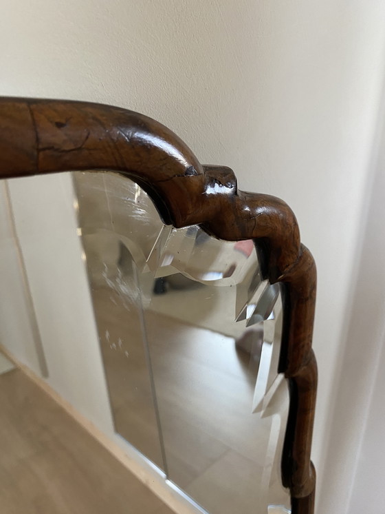 Image 1 of Miroir mural lourd ancien en loupe de bois festonnée