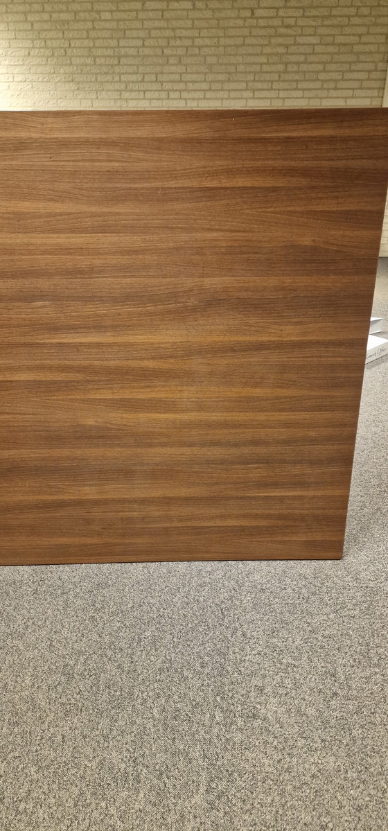 Image 1 of Table à manger design avec piètement Pedrali – Plateau en noyer (230 x 110 cm)