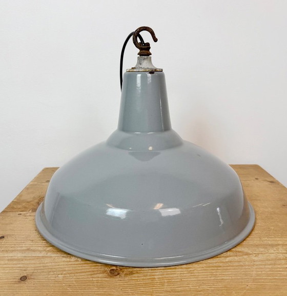 Industrial British Grey Enamel Factory Pendant Lamp, 1960s – Iron (photo 13 of 17)