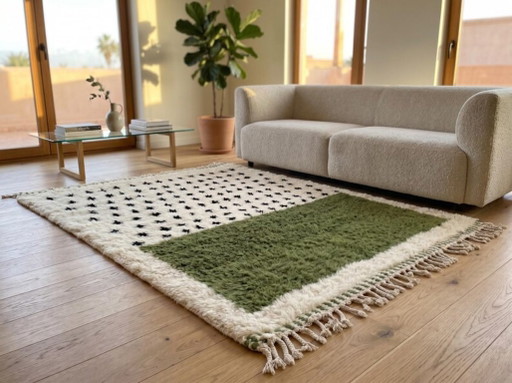 Alfombra bereber marroquí decorada, 250 cm x 150 cm.
