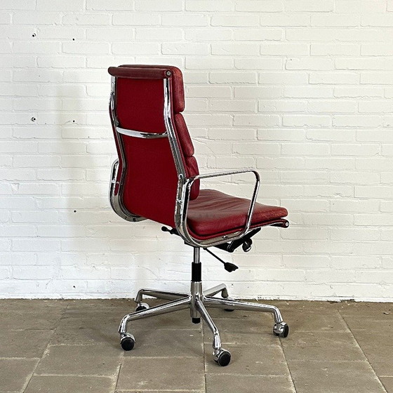 Image 1 of Vitra EA 219 Bureaustoel in Rood Leer, Iconisch Vintage Eames Design