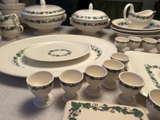 Very complete Wedgwood Stratford tableware