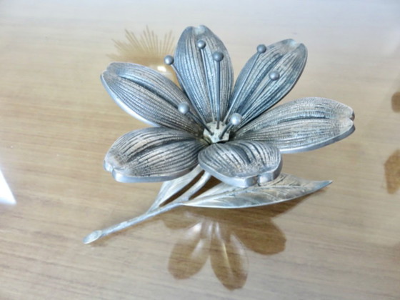 Set di 6 posacenere a forma di fiore, in bronzo argentato, Francia, circa 1960 o 1970 – Oggetti decorativi (photo 11 of 16)