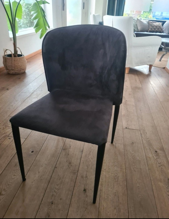 Image 1 of Esstisch Loosdrecht aus Eiche natur mit Metallgestell und vier anthrazitfarbenen Stühlen