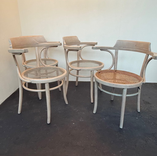 4 chaires, 2x Thonet Mundus