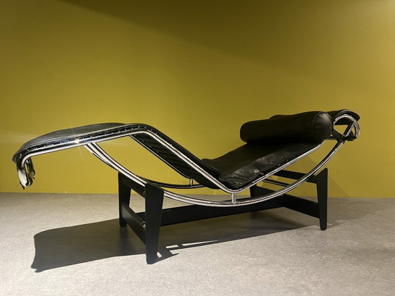 Image 1 of Cassina Le Corbusier LC4 Chaiselongue aus schwarzem Leder