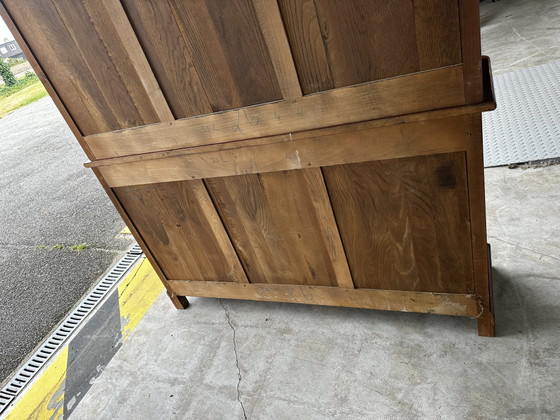Image 1 of Libreria in legno massello di ciliegio con piano di scrittura scorrevole - manifattura del XX secolo
