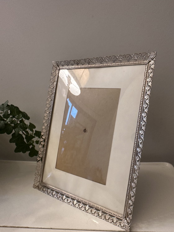 Image 1 of Marco de fotos de los años 60 con cristal ligeramente curvado.