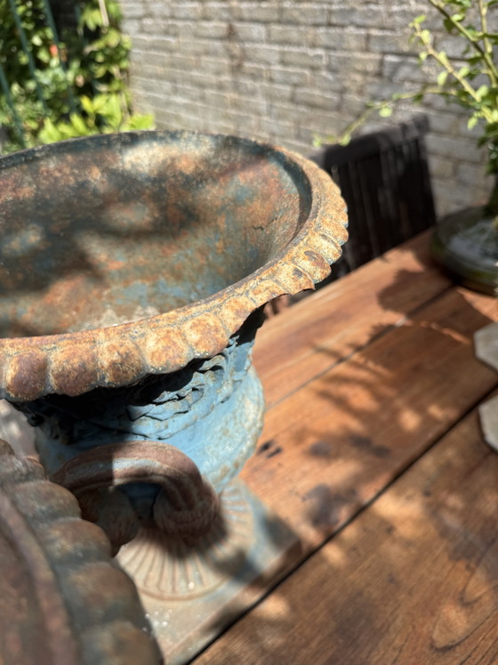 2 Antieke Tuinvazen – Decoratieve objecten, Iron (photo 7 of 13)