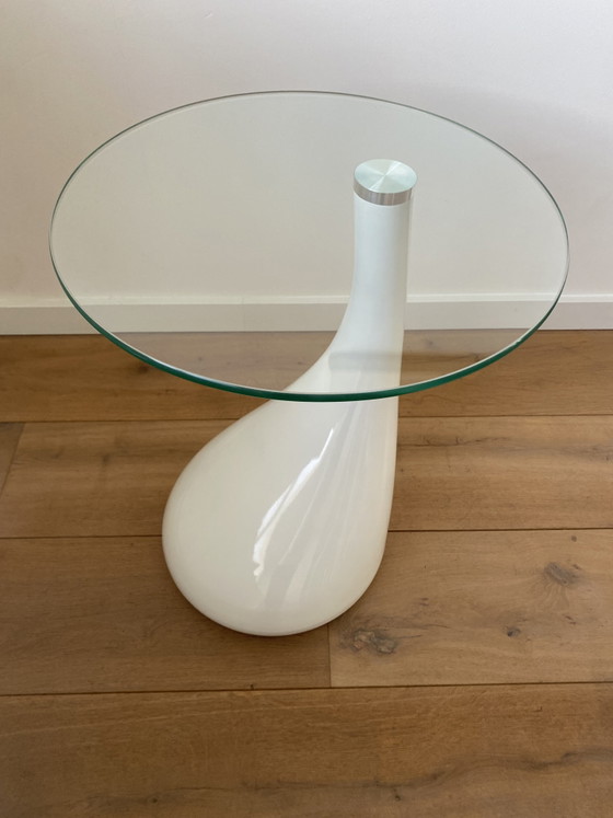 Moderne Space Age Design Bijzettafel – Hoogglans Wit & Glas – Plastic (photo 4 of 9)