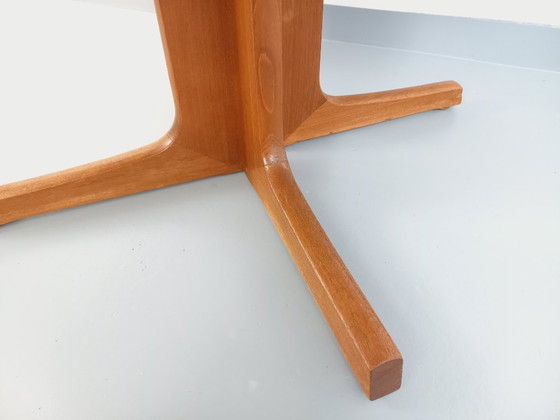 Image 1 of Table à manger ronde scandinave vintage en teck des années 60 avec rallonges