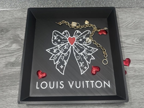 Image 1 of Shell de Louis Vuitton