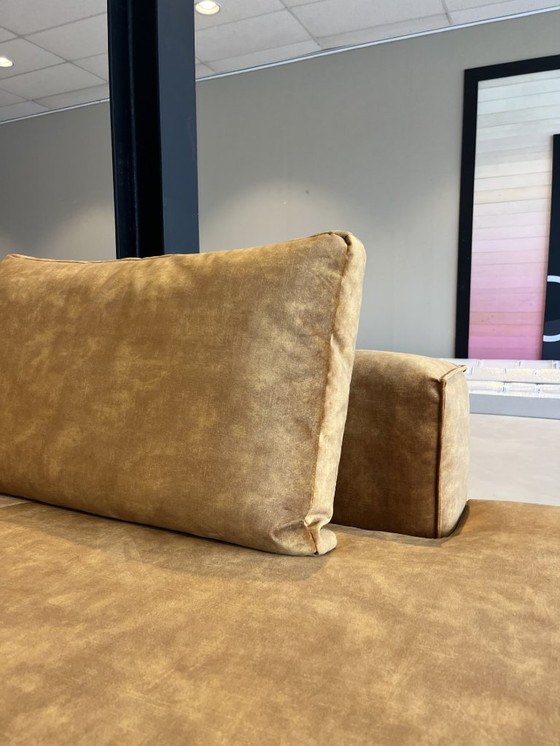 Image 1 of Corner sofa Hero by Dyyk - Velours gold