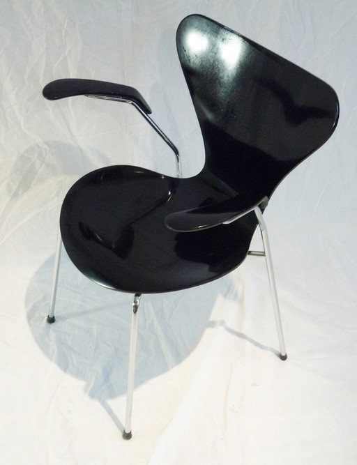 3207 Arne Jacobsen fauteuil