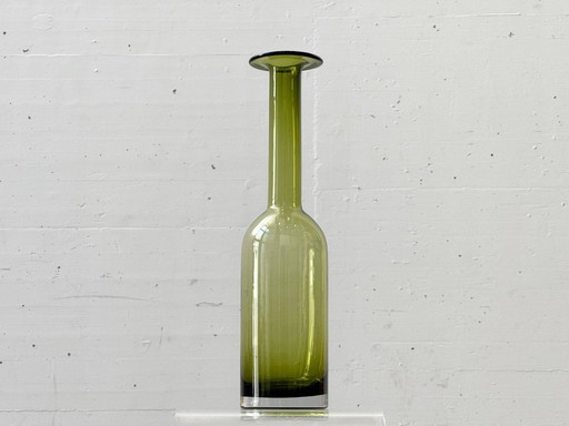 Jarrón de cristal delgado en color verde oliva, década de 1970.