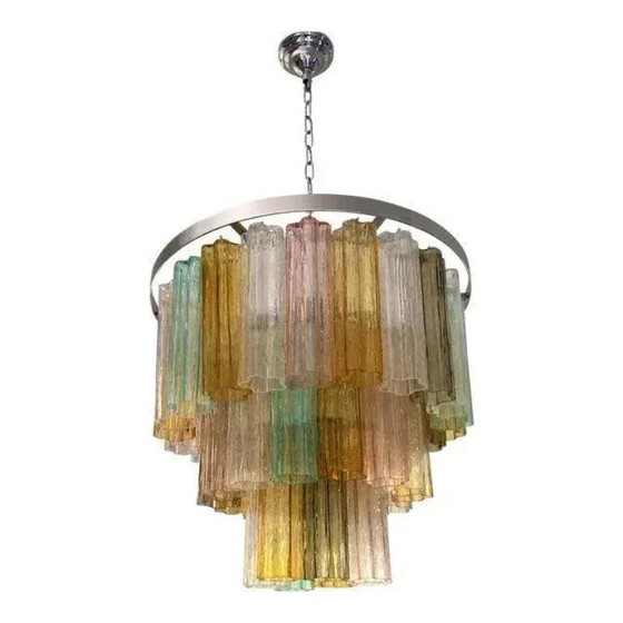 Image 1 of Coppia scultorea di lampadari contemporanei in vetro di Murano multicolore a forma di baule.