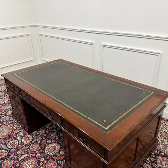 Scrivania da partner classica inglese molto grande – Scrivanie, Leather, Wood (photo 17 of 19)