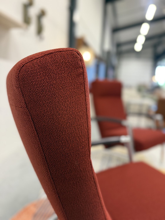 Image 1 of 2 Leolux Helical Sessel, roter Stoff, lila Leder