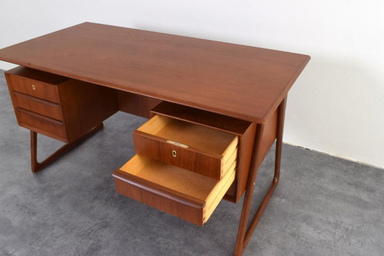 Image 1 of Scrivania esecutiva Mid-Century in teak di Svend Åge Madsen per H.P. Hansen, anni '60