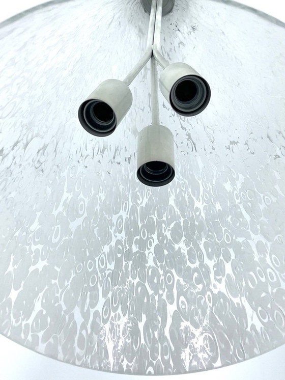 Image 1 of Lustre rare et imposant en verre de Murano et laiton, signé Esperia, par Angelo Brotto. Italie, années 1970.